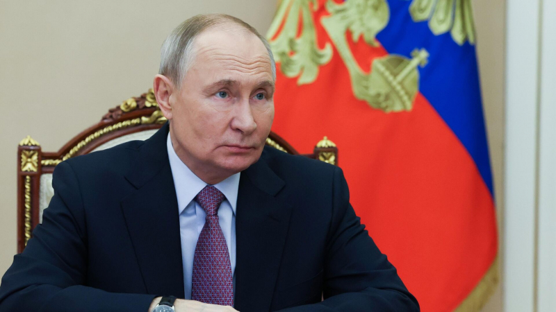 Путин призвал отвечать на информационные атаки со стороны Запада